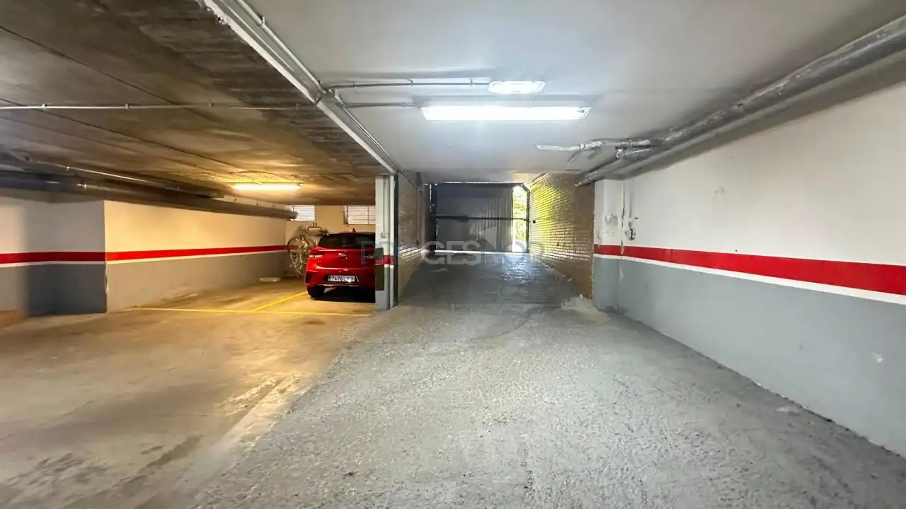 Parking de Piso en venta en San Andrés del Rabanedo con Calefacción, Terraza y Trastero