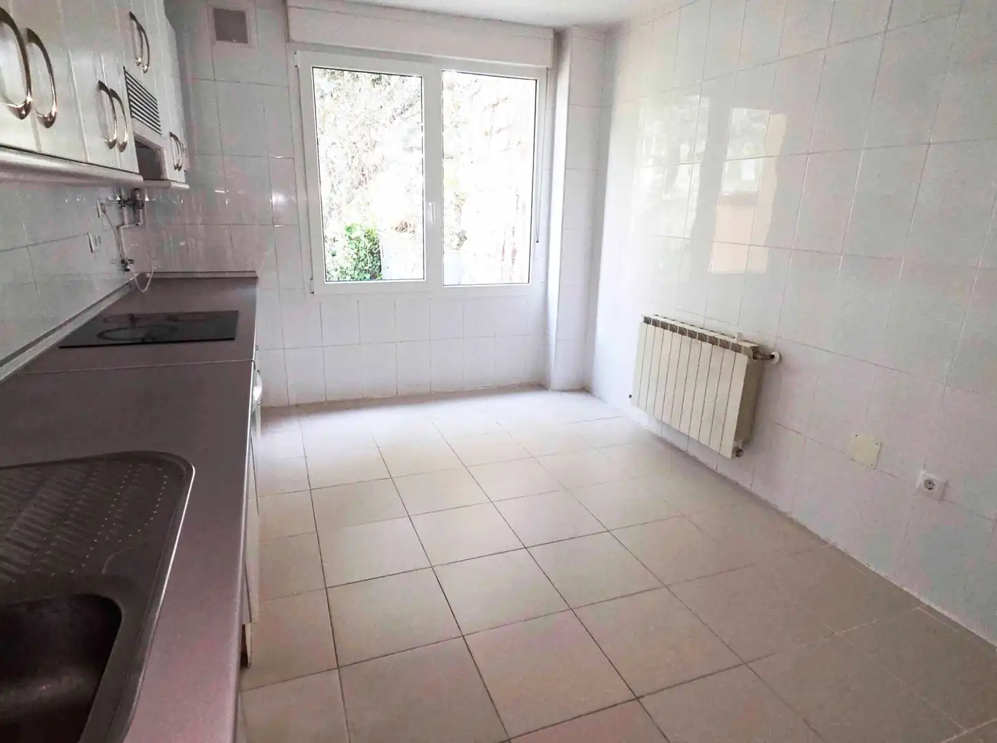 Cocina de Casa adosada de alquiler en La Moraleja con Calefacción, Jardín privado y Terraza