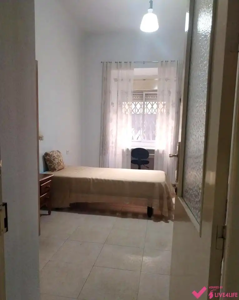 Habitación de Planta baja de alquiler en Granada con Amueblado