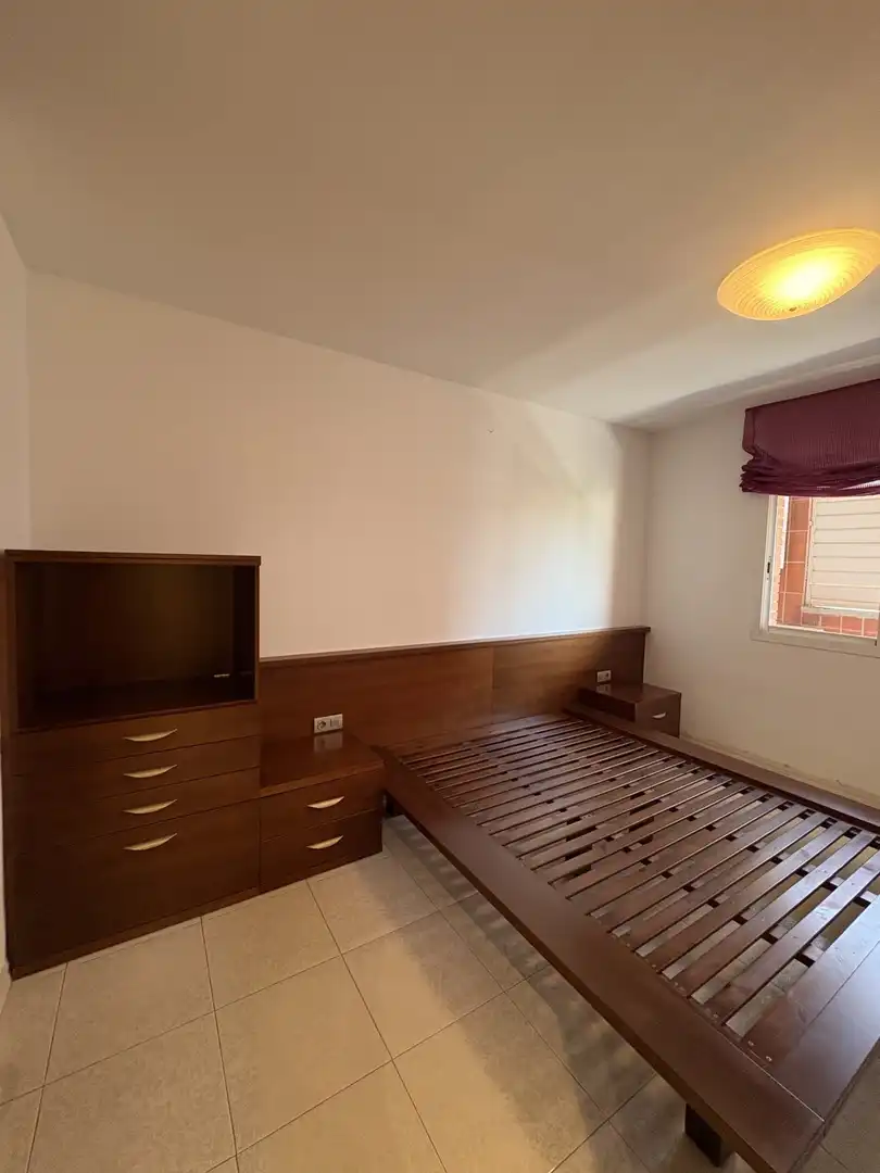 Schlafzimmer von Wohnung zur Miete in Girona mit Klimaanlage, Heizung und Möbliert