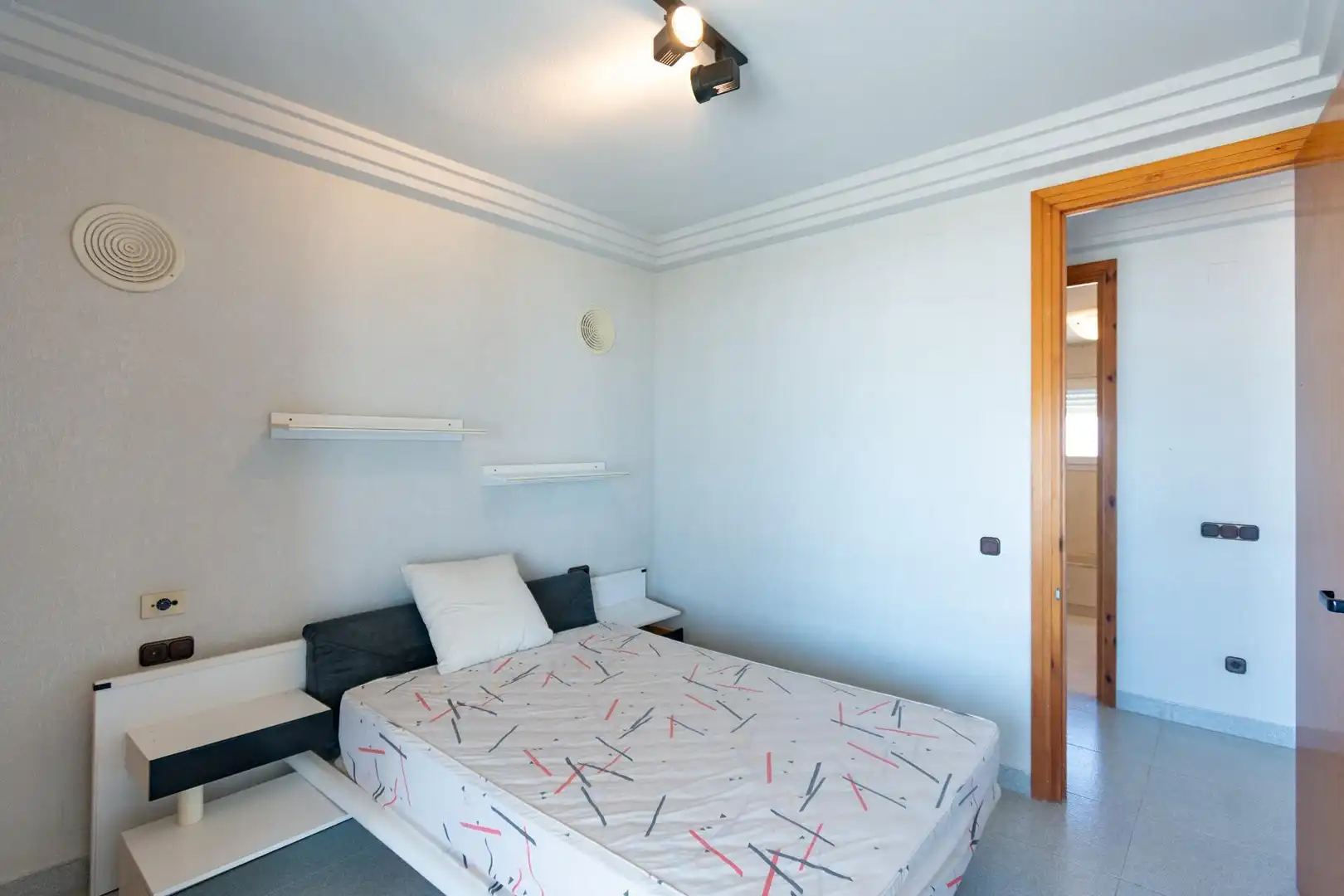 Dormitori de Casa o xalet en venda en La Manga del Mar Menor amb Jardí privat, Terrassa i Traster