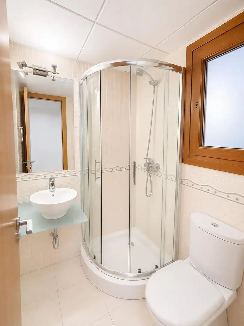 Baño de Apartamento en venta en Benalmádena con Aire acondicionado, Jardín privado y Terraza
