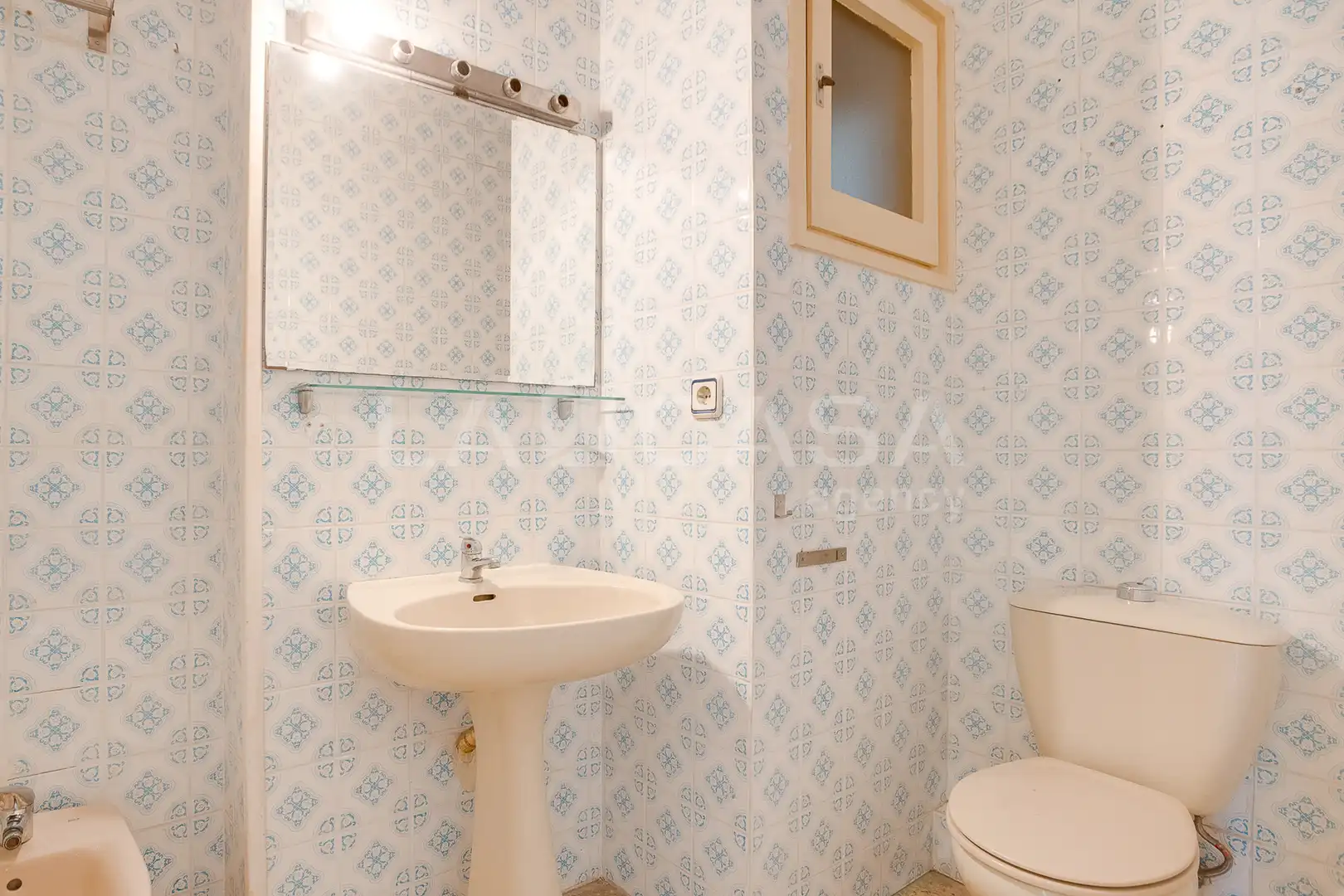 Badezimmer von Wohnung zum Verkauf in Barcelona mit Balkon