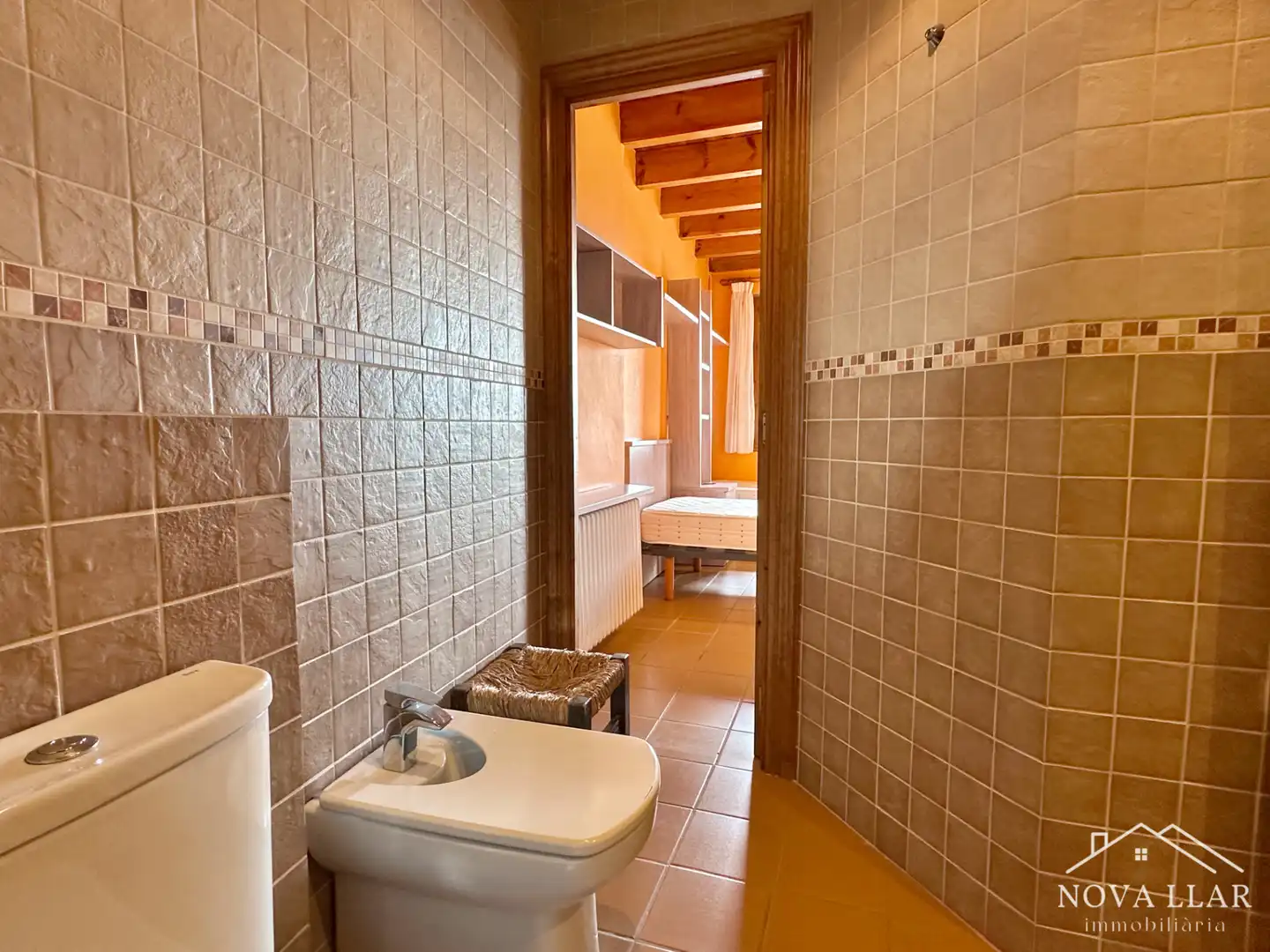 Badezimmer von Einfamilien-Reihenhaus zum Verkauf in Vilallonga de Ter mit Heizung, Privatgarten und Terrasse