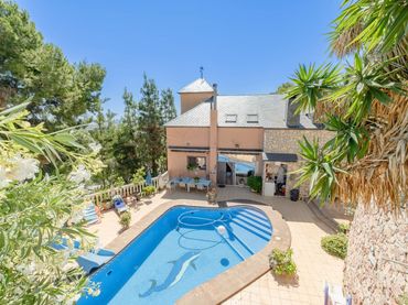 Villa con balcone in vendita a Paseo de las Cumbres