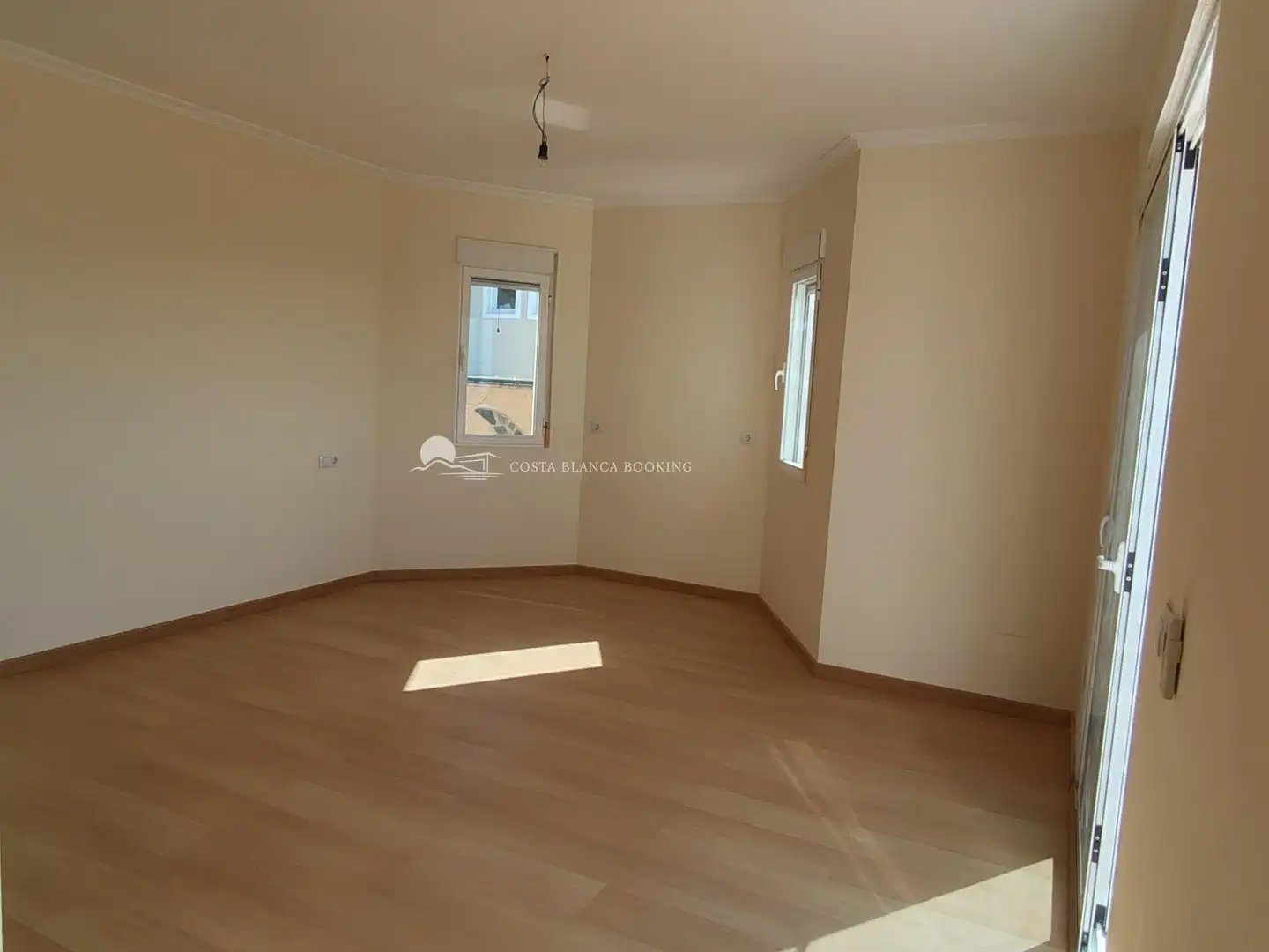 Sala d'estar de Casa o xalet en venda en L'Alfàs del Pi amb Calefacció, Jardí privat i Terrassa