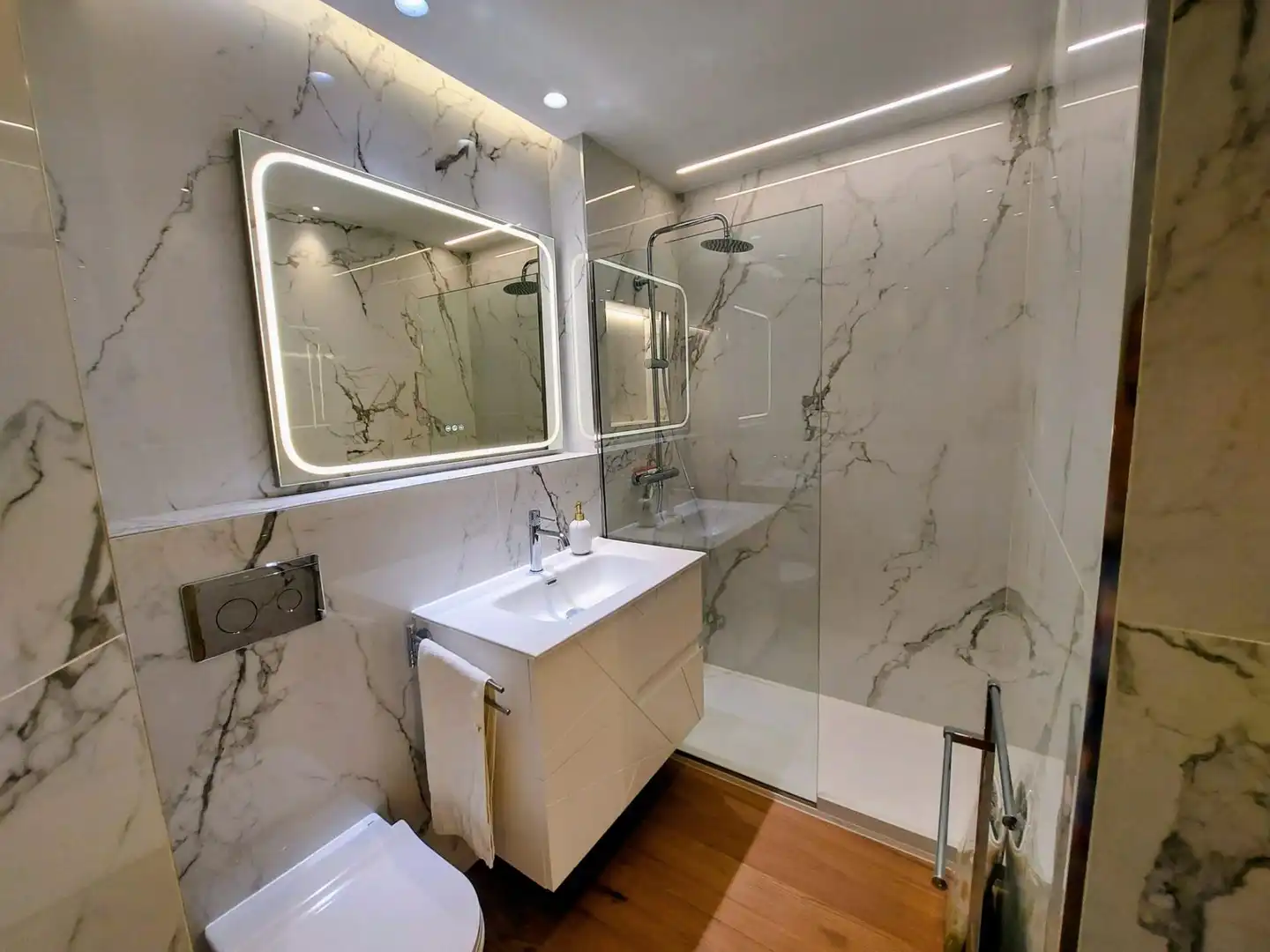 Badezimmer von Wohnung zur Miete in Granada mit Klimaanlage, Heizung und Möbliert