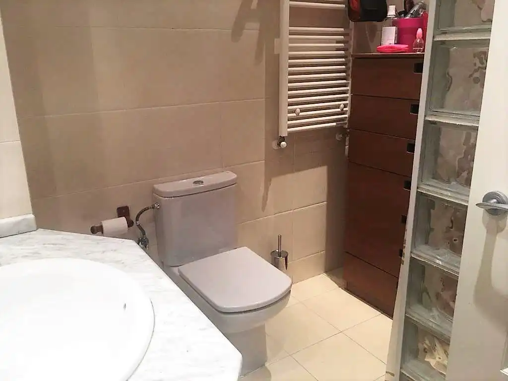 Badezimmer von Maisonette zum Verkauf in Coria mit Klimaanlage, Heizung und Balkon