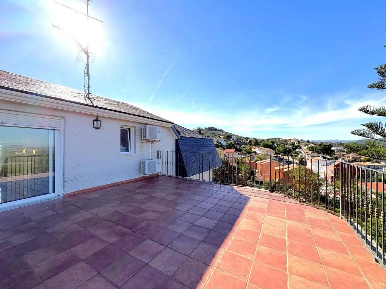 Vista exterior de Casa o chalet en venta en Chiva con Aire acondicionado, Jardín privado y Terraza