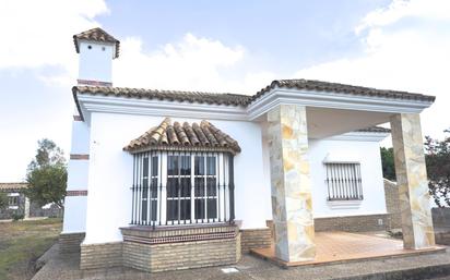 Vista exterior de Casa o xalet en venda en Chiclana de la Frontera amb Terrassa