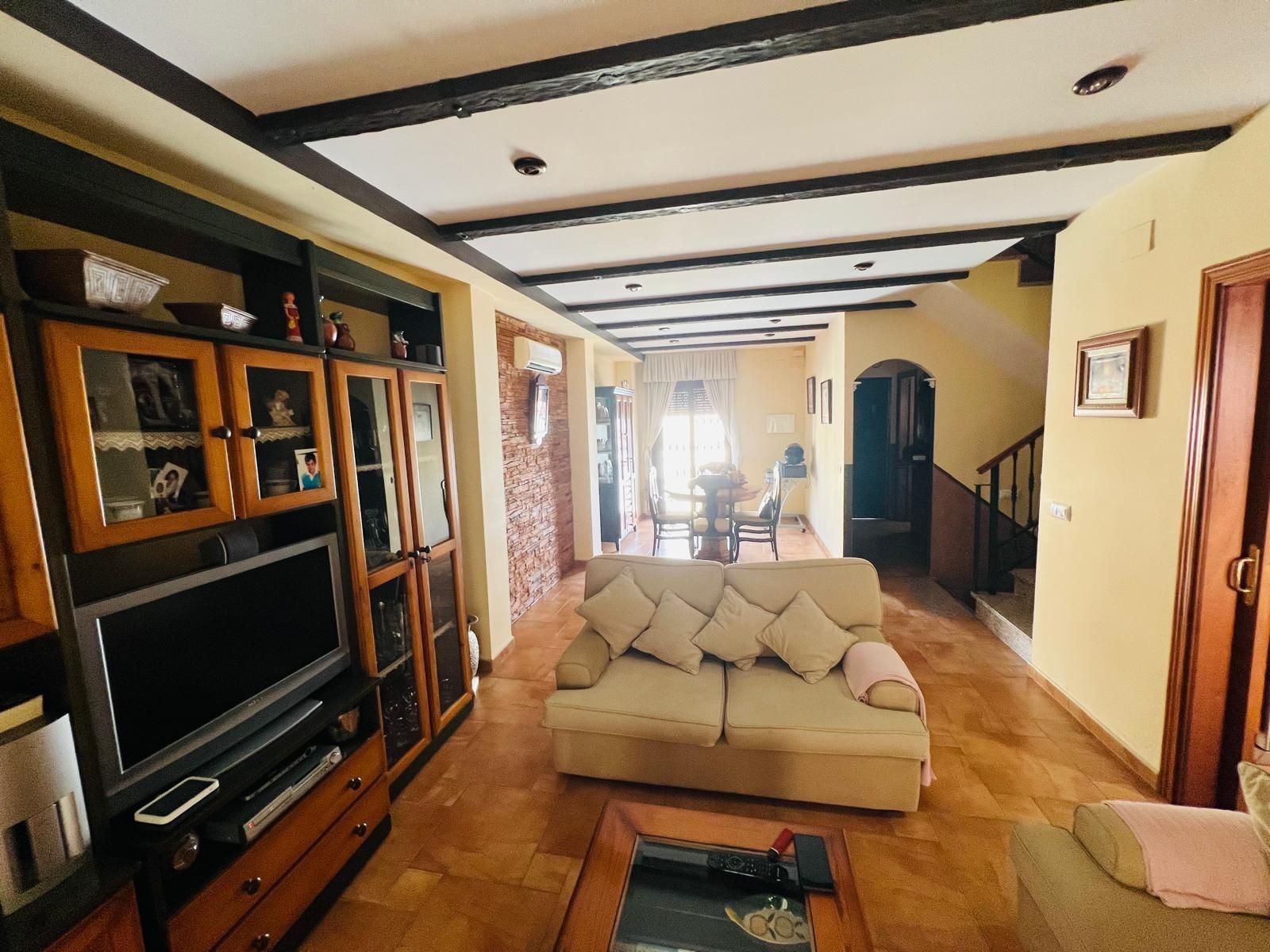 Sala d'estar de Casa adosada en venda en Benalmádena amb Aire condicionat, Terrassa i Traster