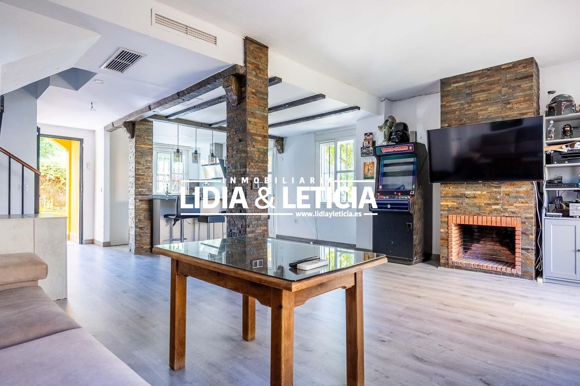 Vista exterior de Casa o chalet en venta en Alcalá de Guadaira con Jardín privado y Parquet
