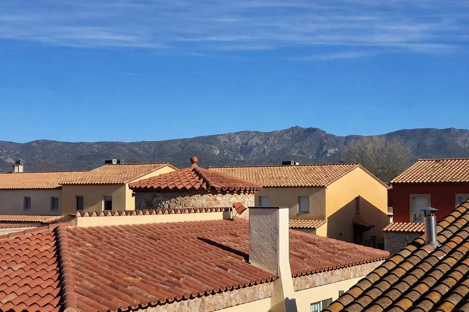 Vista exterior de Casa o xalet en venda en Empuriabrava amb Aire condicionat, Calefacció i Jardí privat