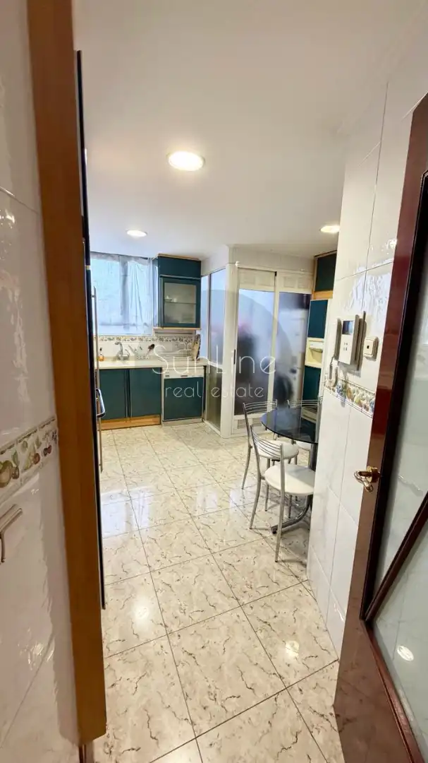Kitchen of Flat for sale in Valencia  with Air Conditioner, Terrace and Storage room