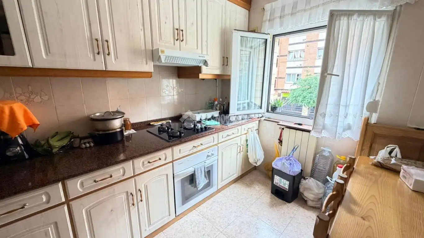Cocina de Piso en venta en Gijón  con Calefacción y Amueblado