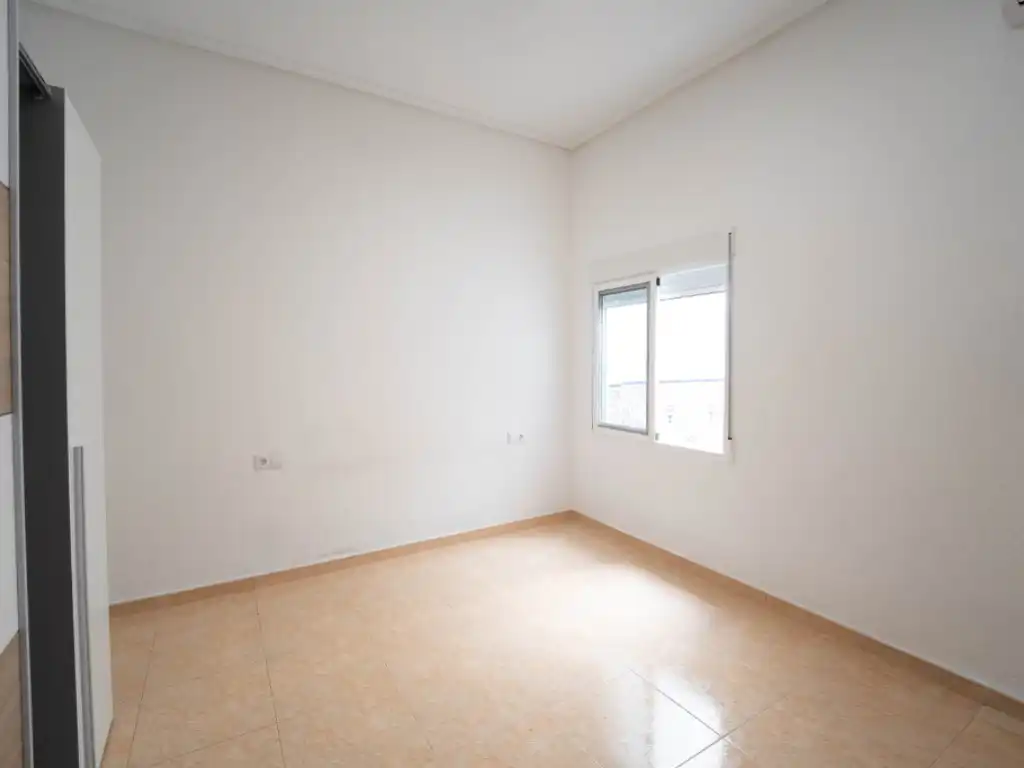 Habitación de Planta baja en venta en La Pobla de Vallbona con Aire acondicionado, Calefacción y Terraza