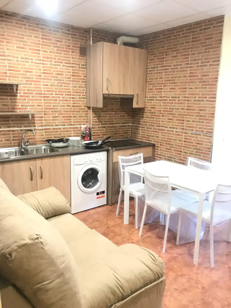 Cuina de Apartament de lloguer en Ciudad Real amb Moblat