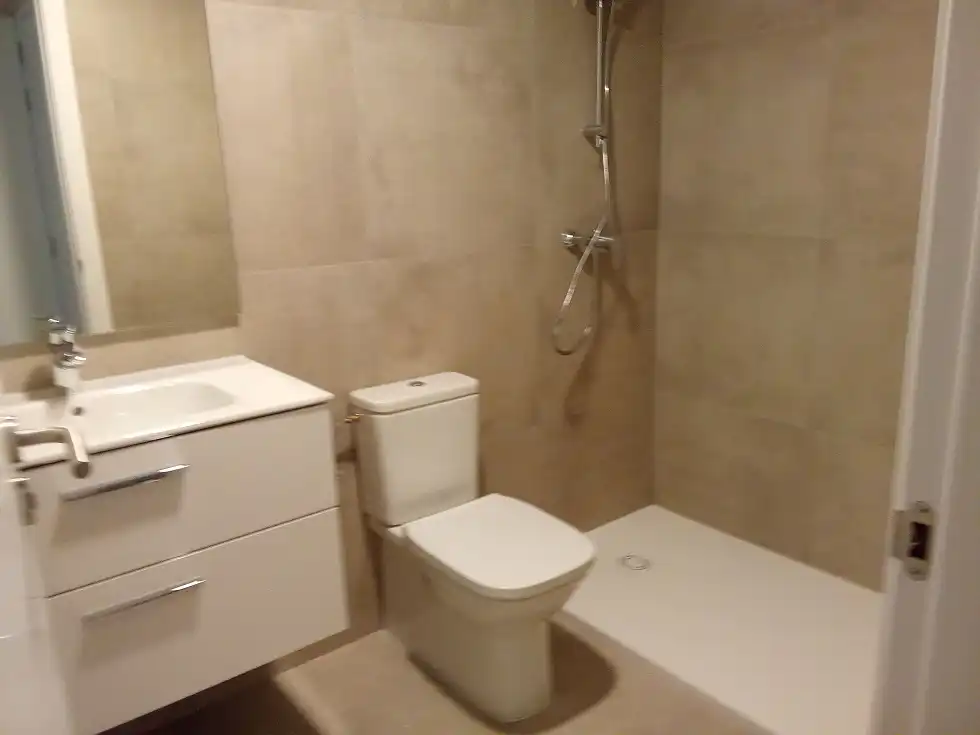 Bany de Pis de lloguer en Zaragoza amb Calefacció, Parquet i Microones