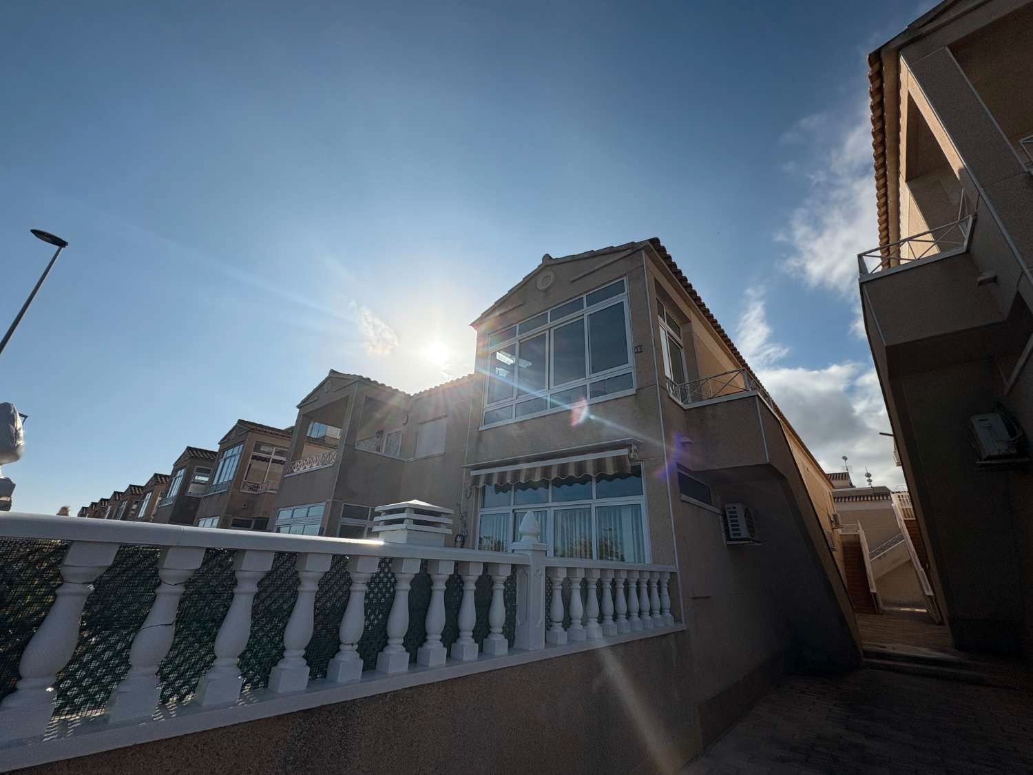 Vista exterior de Apartament en venda en Orihuela amb Aire condicionat, Piscina i Moblat