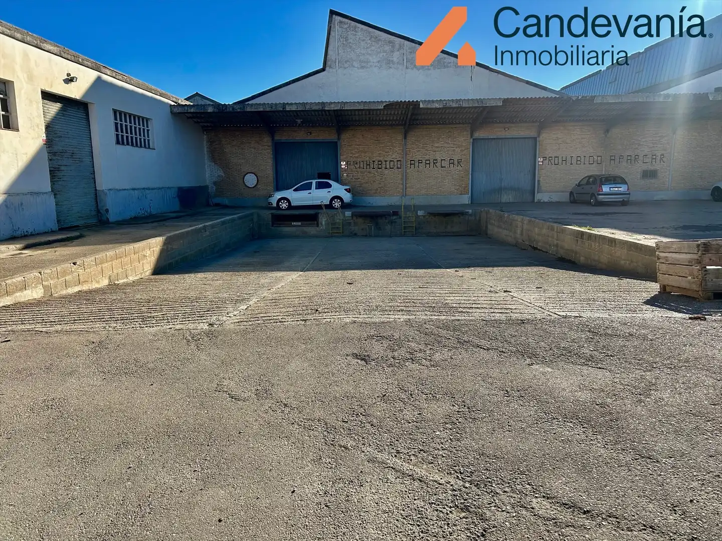 Vista exterior de Nave industrial en venta en Zuera