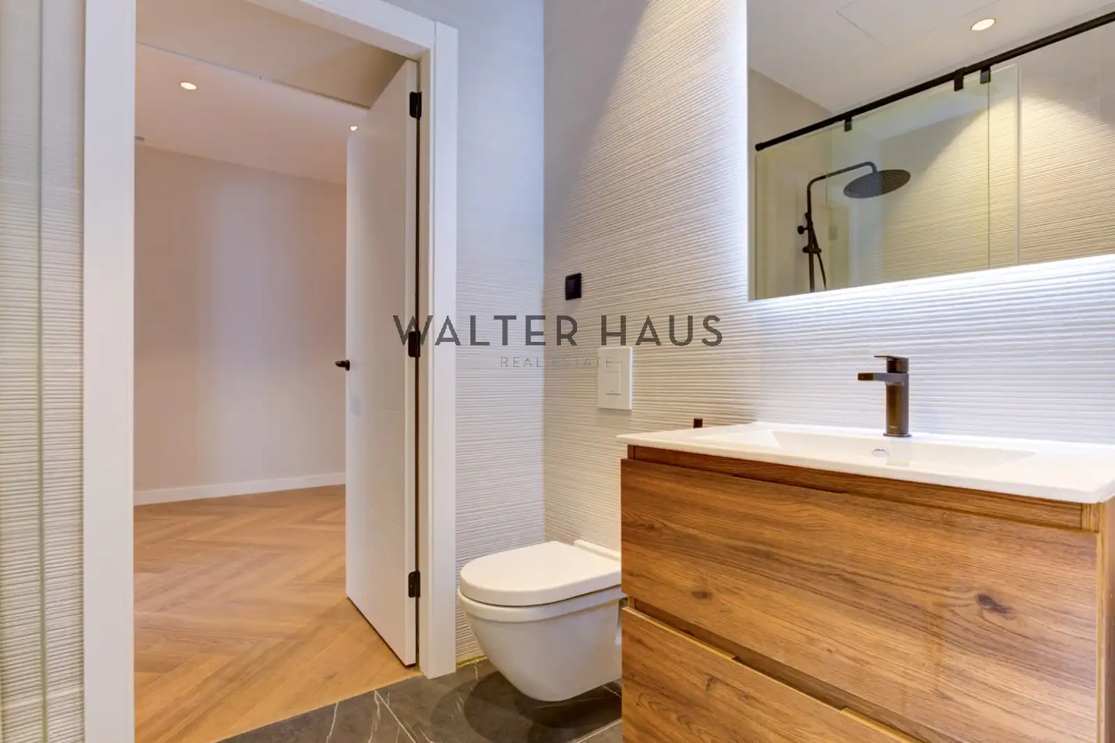 Bathroom of Flat for sale in Barcelona  with Air Conditioner, Heating and Oven