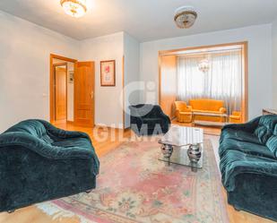 Sala d'estar de Pis en venda en  Madrid Capital amb Calefacció, Parquet i Moblat