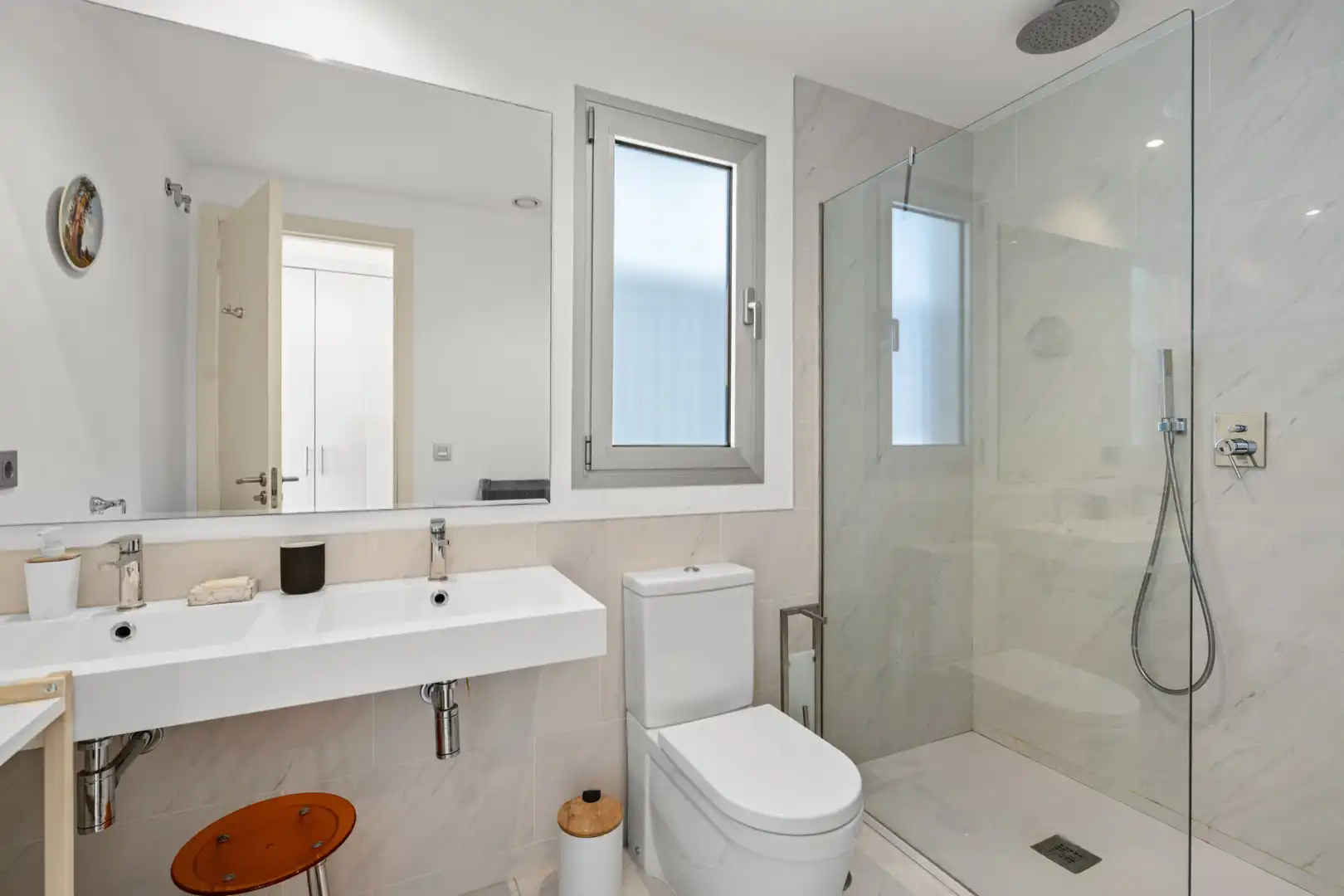 Baño de Ático de alquiler en Estepona con Aire acondicionado, Terraza y Piscina