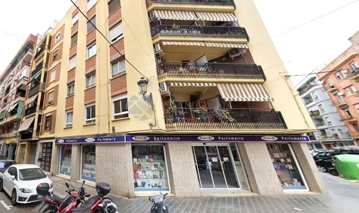 Local comercial en venda a Jerónima Galés, imagen 3