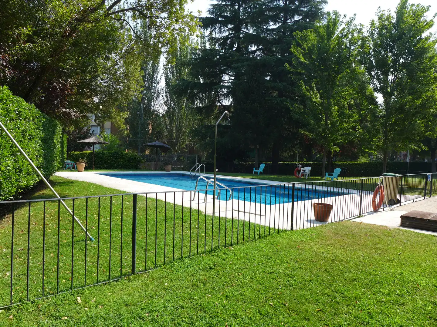 Piscina de Pis de lloguer en Majadahonda amb Aire condicionat, Calefacció i Jardí privat