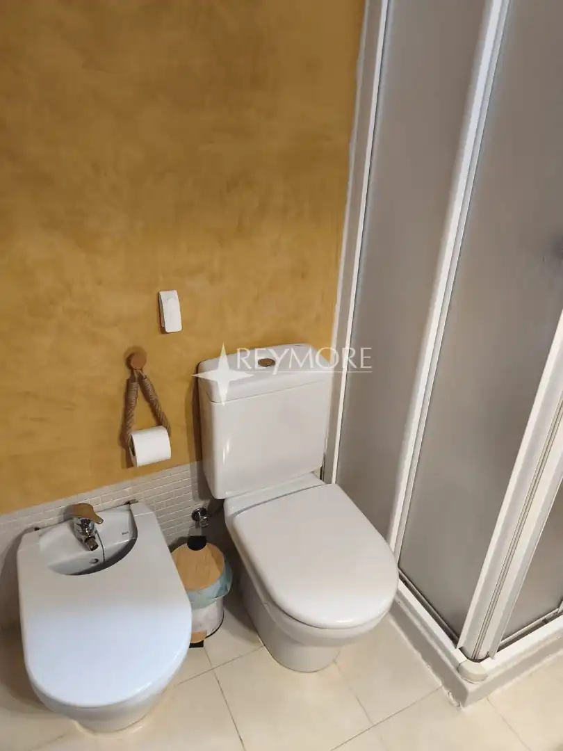 Bany de Dúplex de lloguer en Córdoba amb Aire condicionat, Calefacció i Moblat