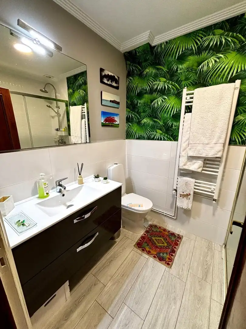 Bathroom of Flat for rent in Vigo   with Heating and Furnished