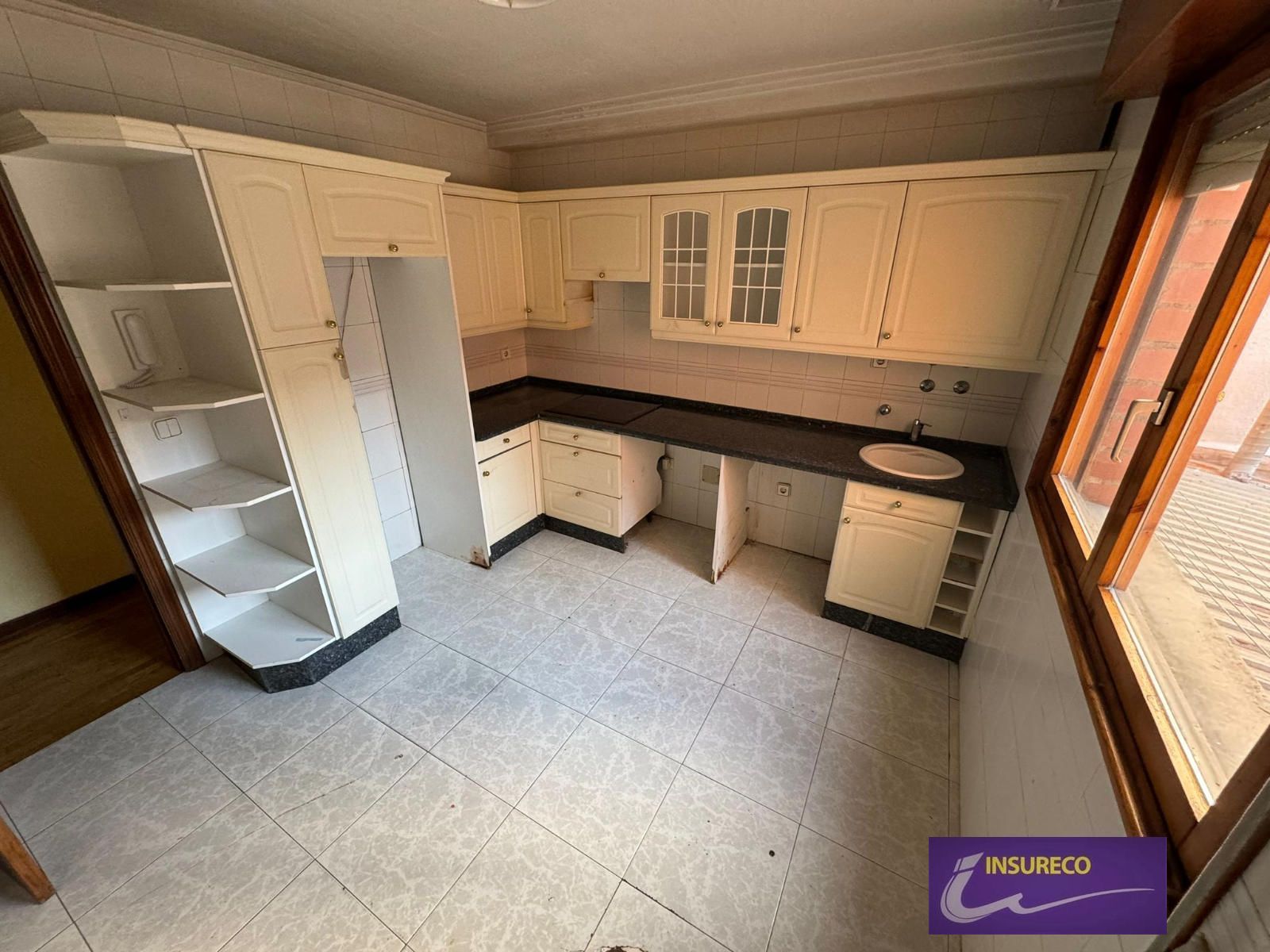 Kitchen of Flat for sale in León Capital   with Heating and Storage room