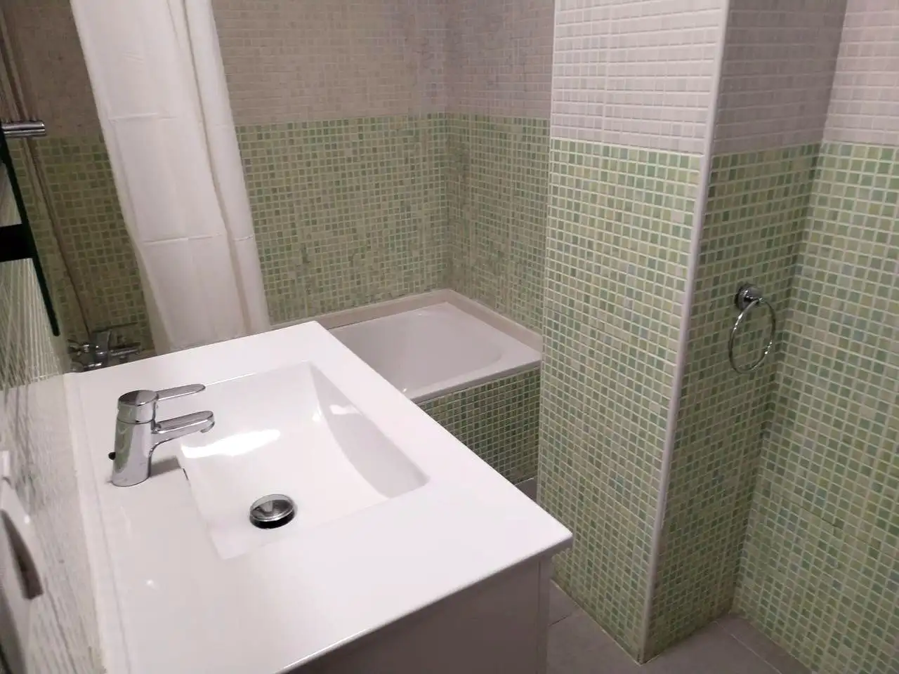 Bany de Pis de lloguer en Gijón  amb Calefacció i Moblat