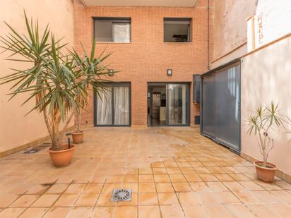 Exterior view of Planta baja for sale in  Barcelona Capital  with Air Conditioner, Heating and Terrace