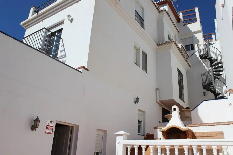 Vista exterior de Casa o xalet en venda en Frigiliana amb Aire condicionat, Calefacció i Terrassa