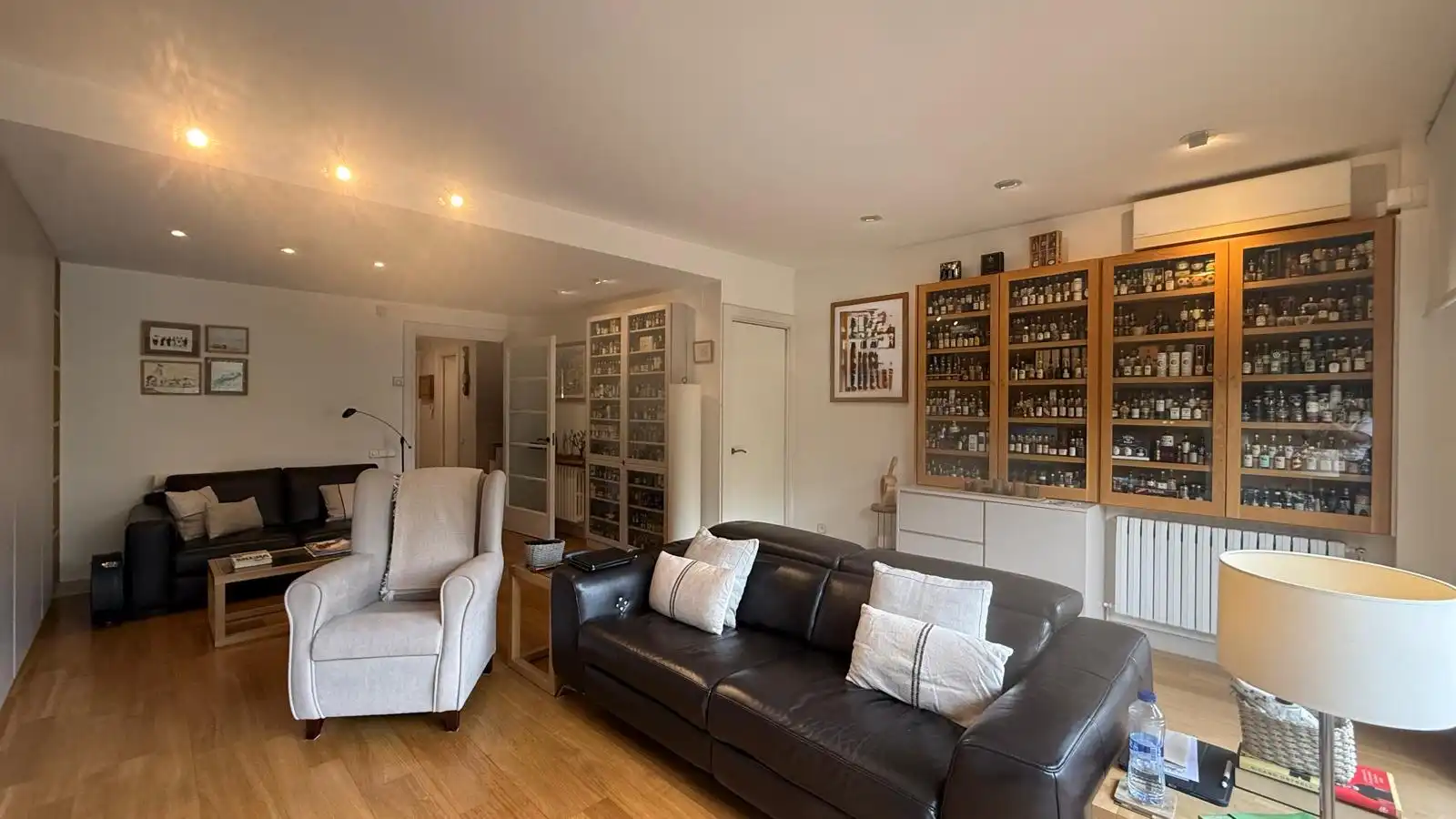 Sala de estar de Casa adosada en venta en Palafrugell con Aire acondicionado, Calefacción y Jardín privado