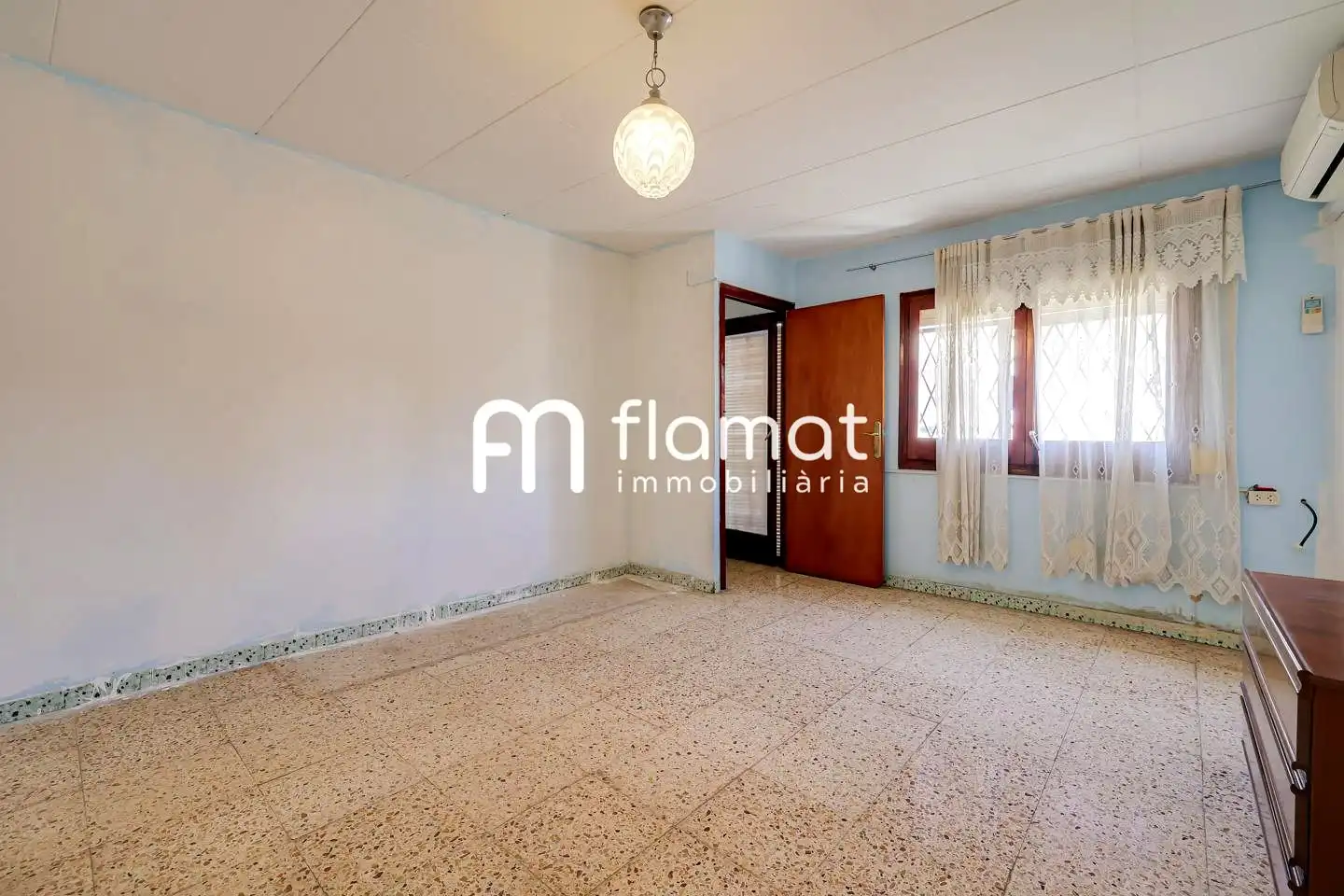 Wohnzimmer von Country house zum Verkauf in Santa Coloma de Gramenet mit Privatgarten und Terrasse