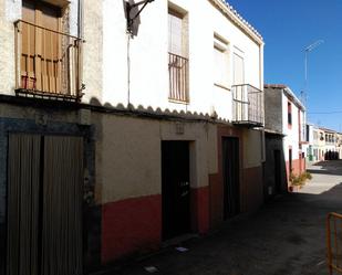 Vista exterior de Casa o xalet en venda en Torre de Santa María amb Terrassa