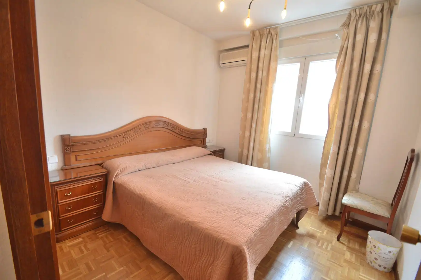 Bedroom of Flat for sale in Madrid  with Air Conditioner, Heating and Parquet flooring