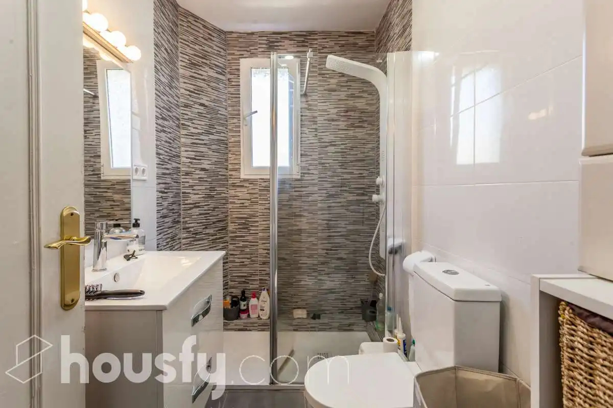 Baño de Piso en venta en Madrid con Calefacción