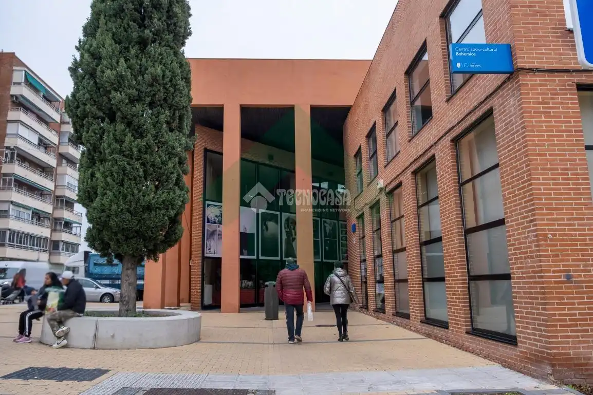 Vista exterior de Piso en venta en Madrid con Calefacción