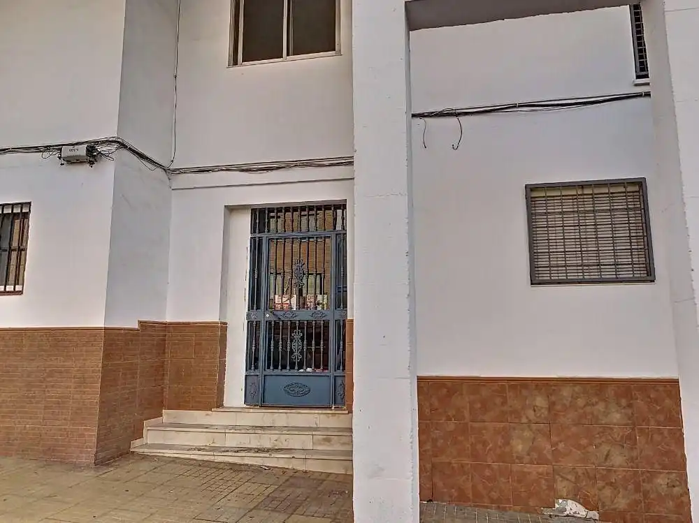 Vista exterior de Piso en venta en Lucena