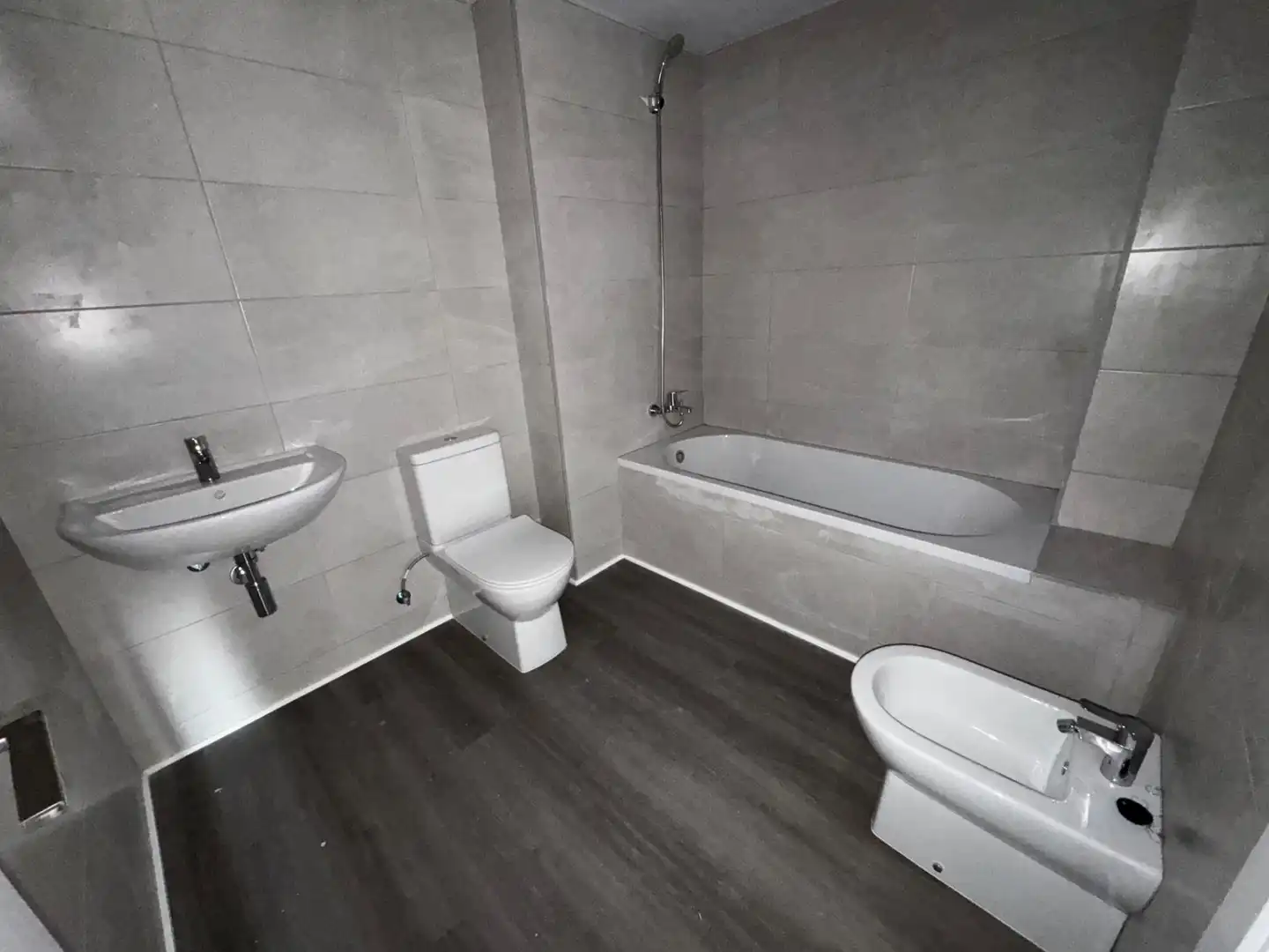 Baño de Piso en venta en Castellón de la Plana / Castelló de la Plana con Aire acondicionado y Piscina comunitaria