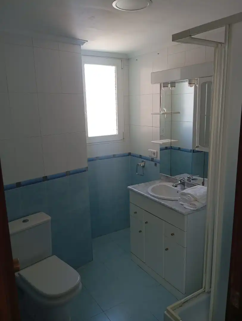 Bathroom of Flat for rent in Benidorm  with Furnished
