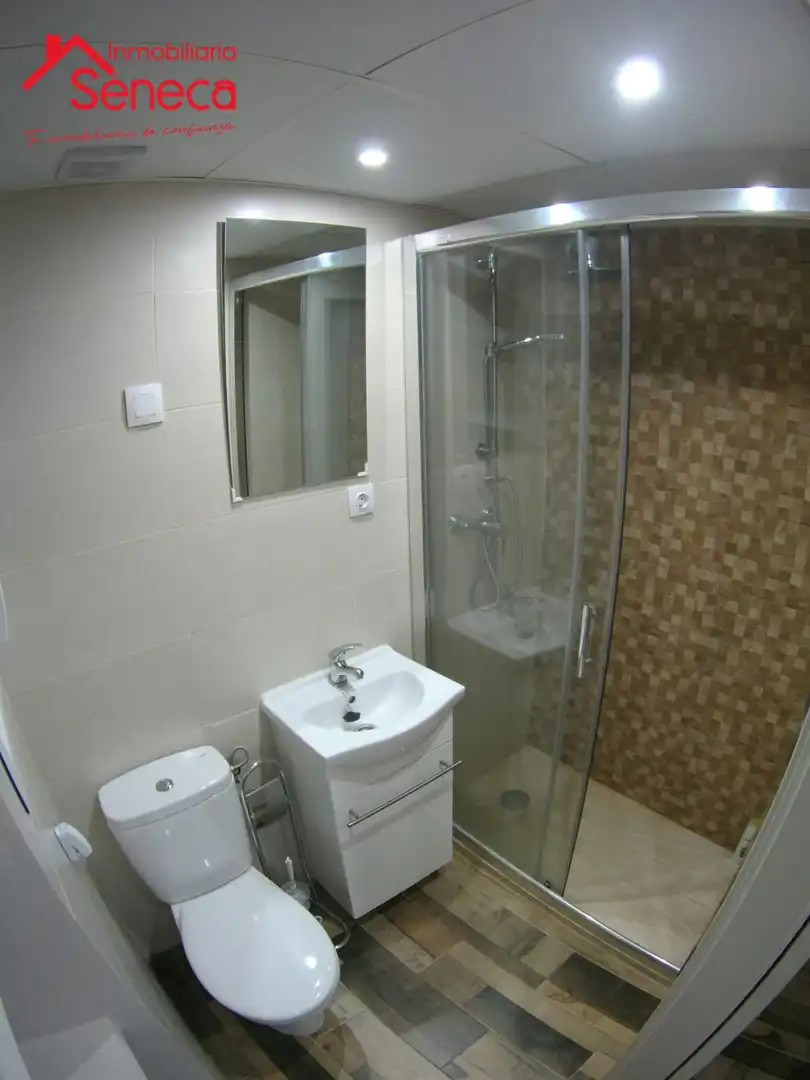 Bathroom of Flat for sale in Córdoba  with Air Conditioner, Heating and Furnished
