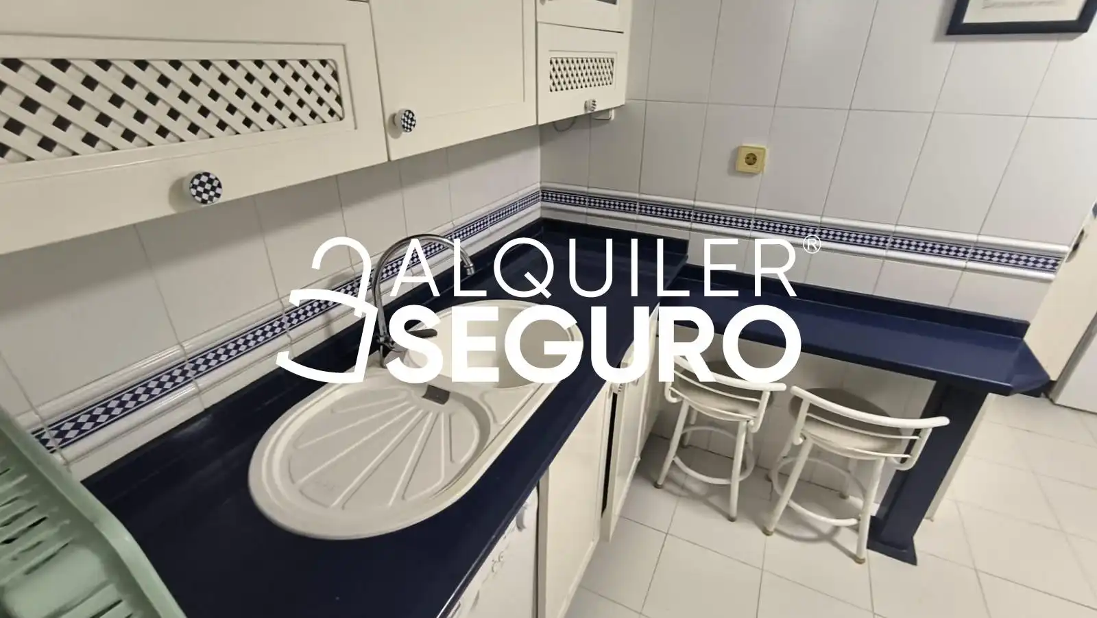 Cuina de Pis de lloguer en Sevilla amb Aire condicionat, Terrassa i Piscina