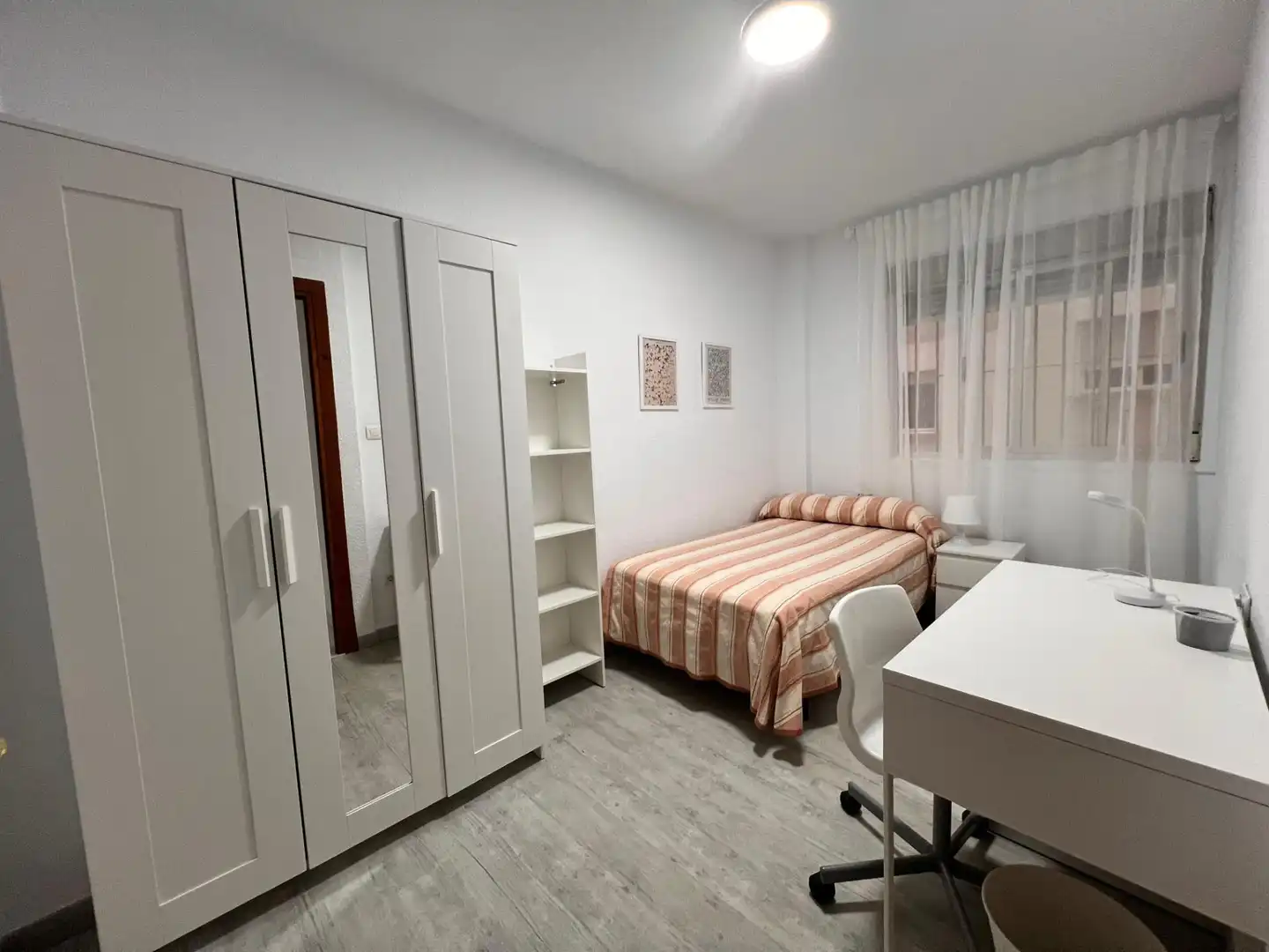Habitación de Piso de alquiler en Granada con Amueblado