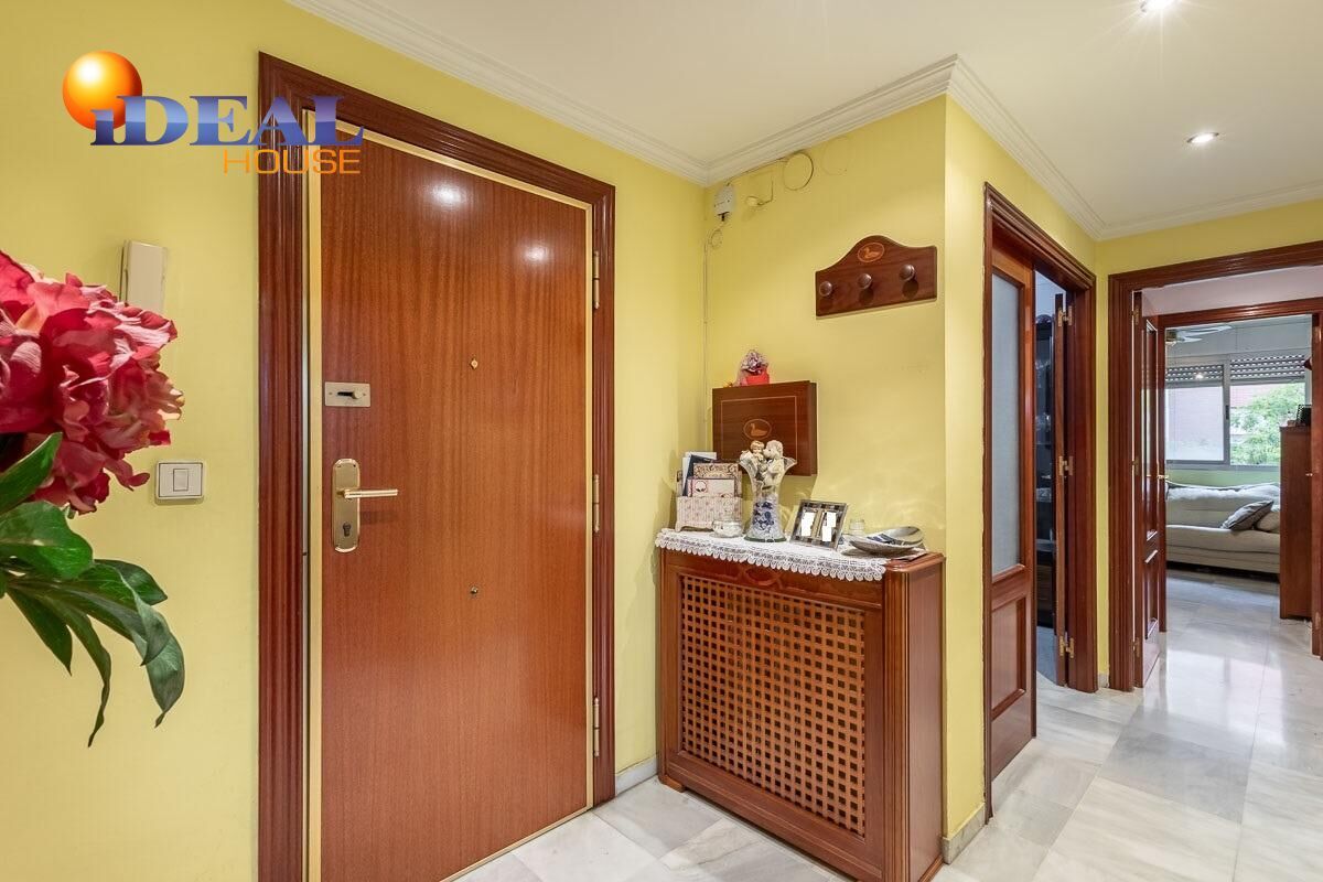 Flat for sale in  Granada Capital  with Air Conditioner, Heating and Terrace