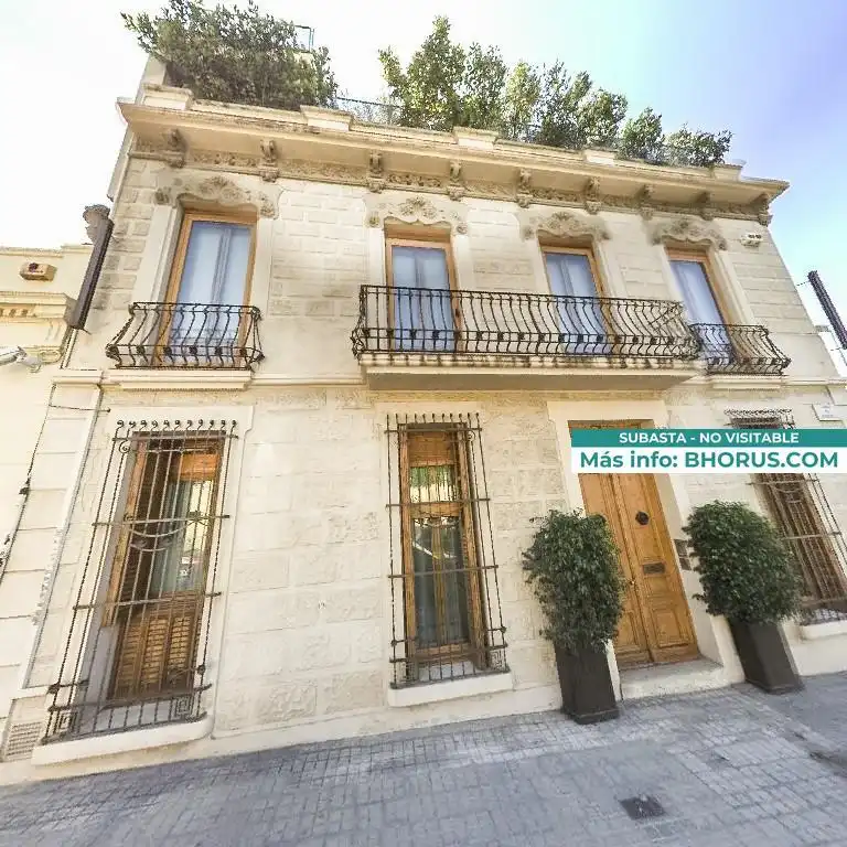 Vista exterior de Casa o xalet en venda en Barcelona amb Piscina