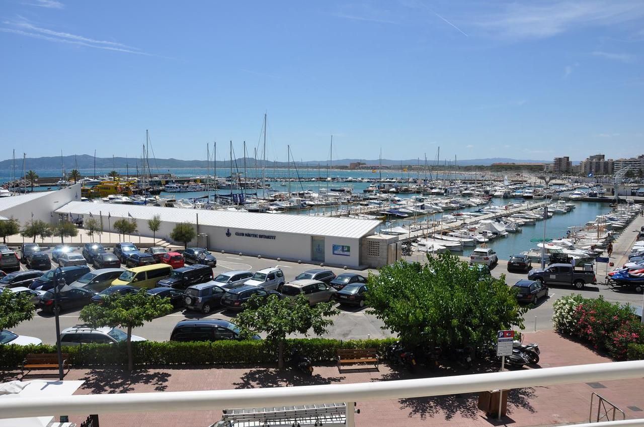 Parking of Flat to rent in L'Estartit  with Air Conditioner, Terrace and Furnished